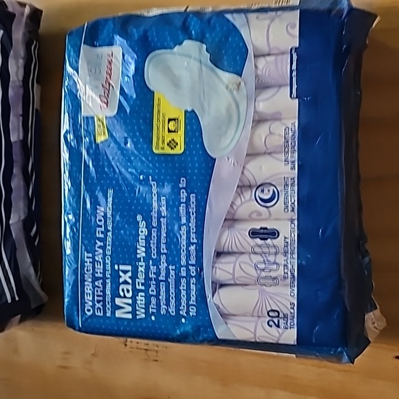 2 Packs Hygiene Protections Pads: Always Maxi/ Walgreens Maxi - Picture 4 of 5